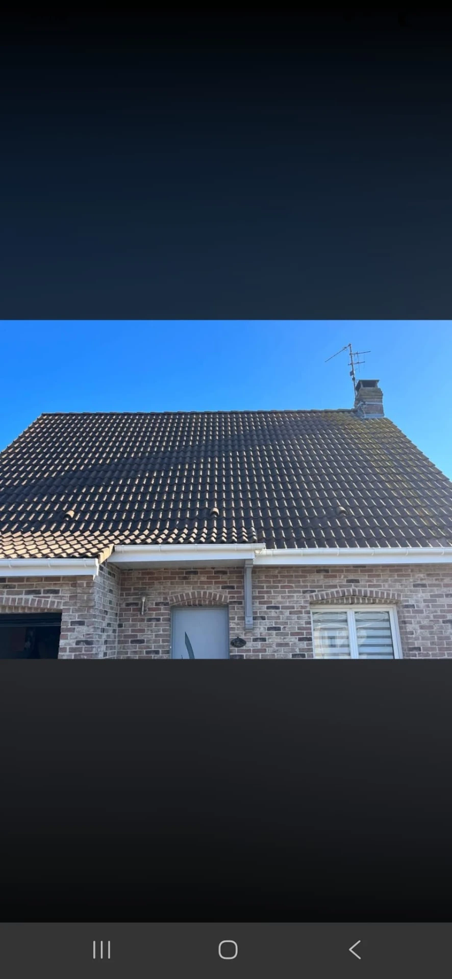 Nettoyage et démoussage d'une toiture — avant travaux