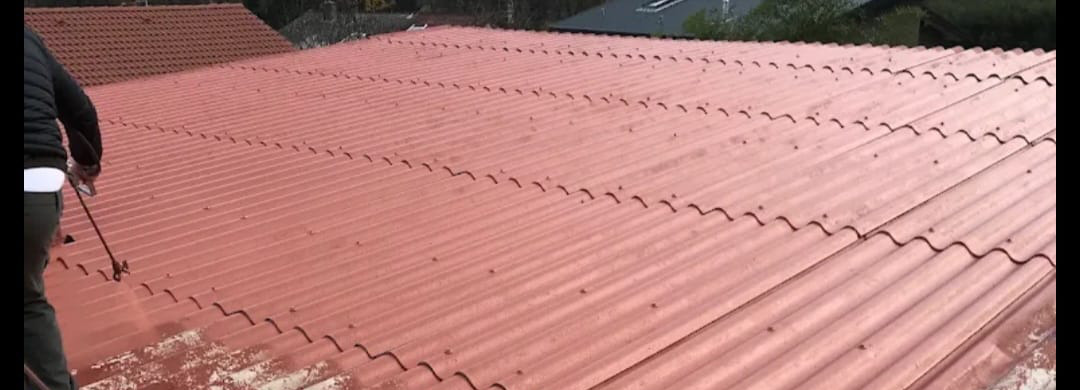 Mise en peinture d'une toiture en plaques ondulées — après travaux