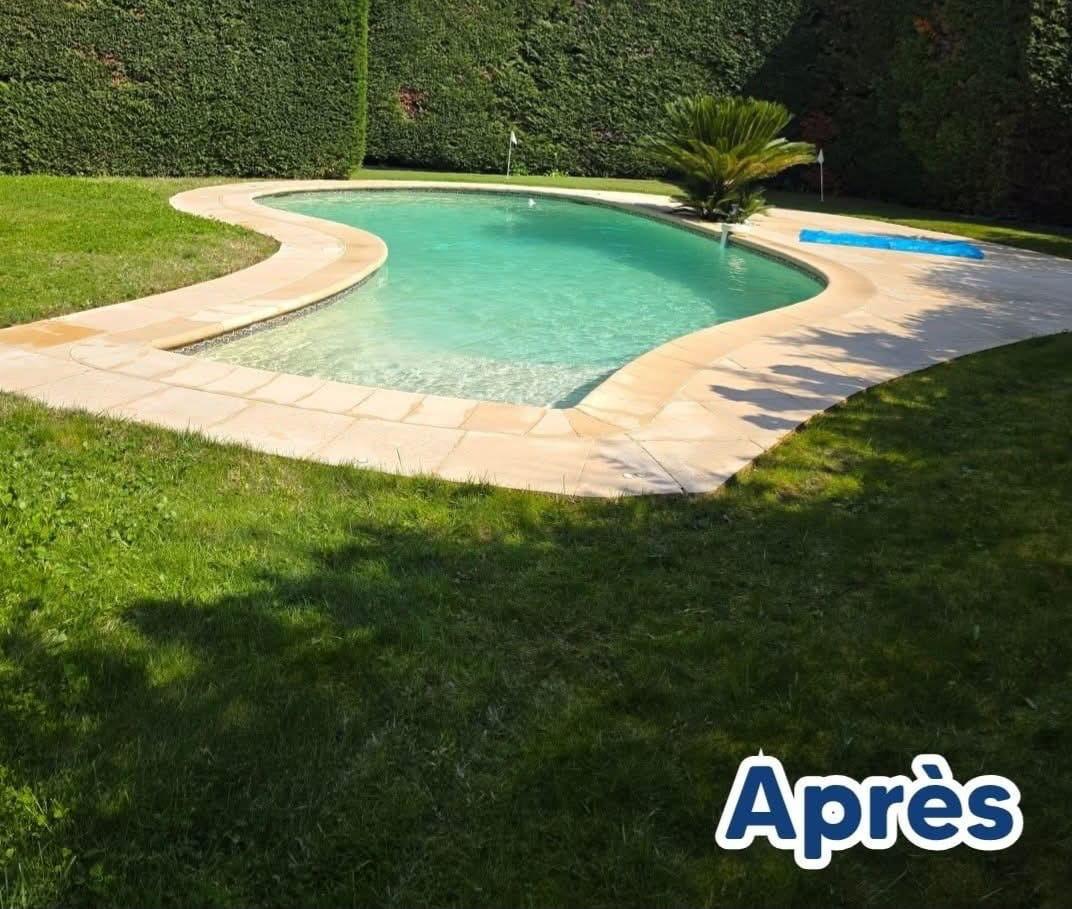 Nettoyage d'une plage de piscine et de ses margelles — après travaux
