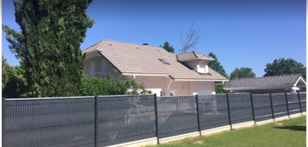 Rénovation de toiture avec finition teinte ardoise — avant travaux